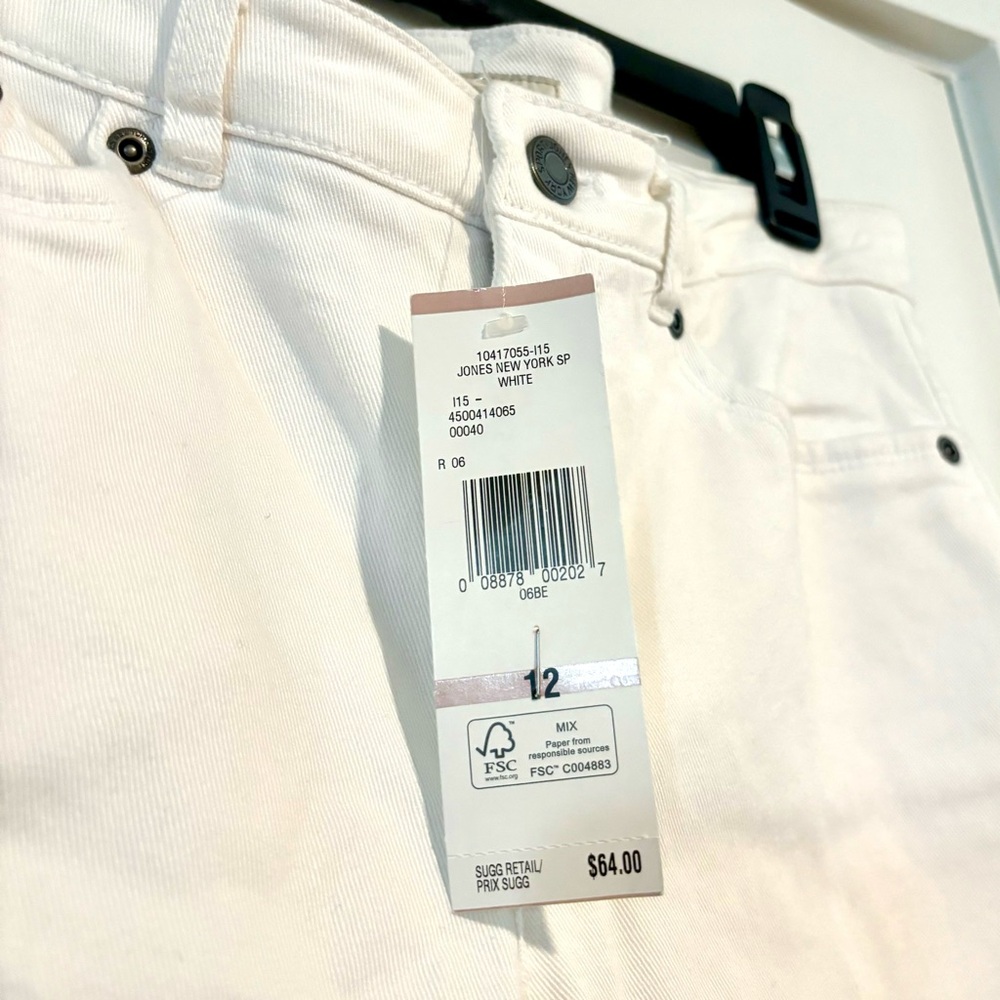 Jones New York NWT White Straight Leg Jeans - Picture 2 of 4